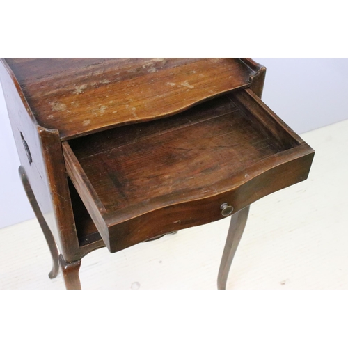 611 - Pair of 20th century mahogany bedside cupboards, with serpentine front and single drawer, with heart... 