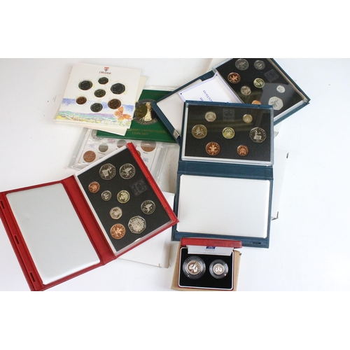 262 - A collection of three Royal Mint uncirculated proof annual year sets to include 1990. 1991 and 1992 ... 