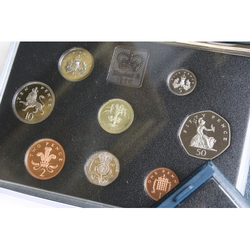 262 - A collection of three Royal Mint uncirculated proof annual year sets to include 1990. 1991 and 1992 ... 