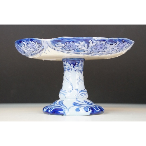 11 - Early William Moorcroft Macintyre Florian Ware 'Poppy' Art Nouveau cake stand in blue and white, H 1... 