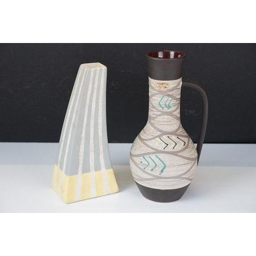 44 - Collection of eighteen studio pottery pieces in varying forms, sizes and finishes