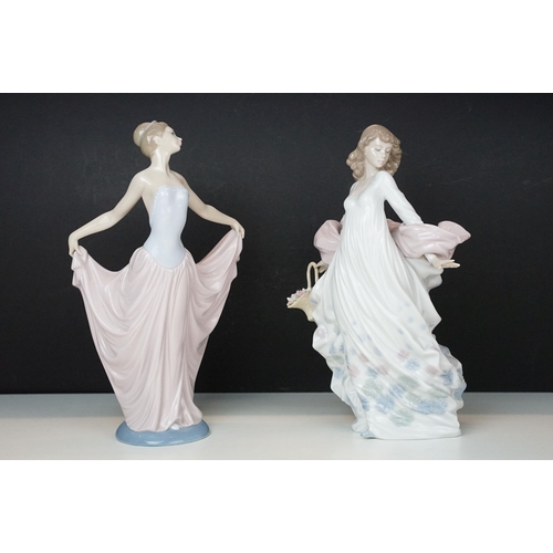 32 - Two large Lladro figurines depicting a woman in floating dress with shawl and basket of flowers, 589... 