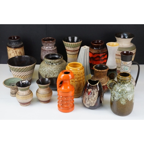 44 - Collection of eighteen studio pottery pieces in varying forms, sizes and finishes