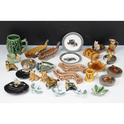 76 - Large collection of Wade ceramics, to include Viking boats, dogs in baskets, animal figurines, treas... 