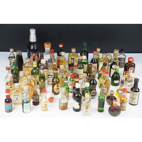 423 - Alcohol - collection of alcohol miniatures and a Bass Royal Brew lager (1 box)