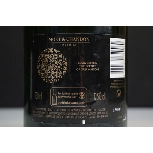 433 - Alcohol - five bottles of champage, comprising: Moet & Chandon Imperial Brut, 750ml, Moet & Chandon ... 