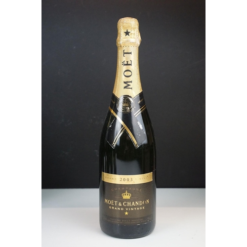 433 - Alcohol - five bottles of champage, comprising: Moet & Chandon Imperial Brut, 750ml, Moet & Chandon ... 