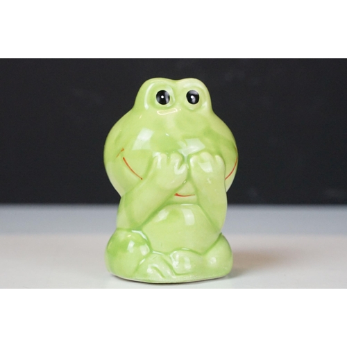 92 - Mixed collection of ceramic frogs to include a Poole pottery example together with three small metal... 