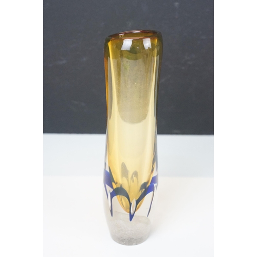 95 - Collection of glass to include a A Jablonski studio glass vase signed to base, handmade Homer vase, ... 