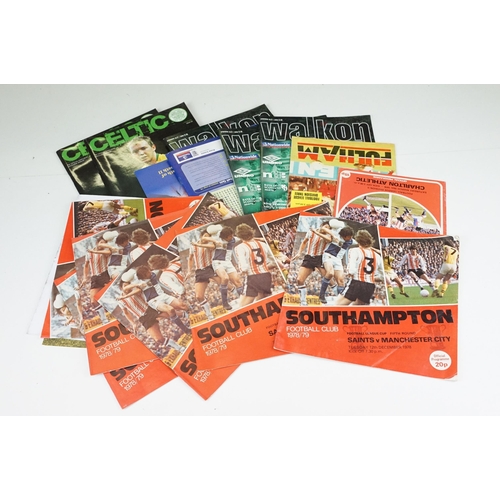 354 - A collection of football programmes to include Manchester United, Reading, Southampton, Celtic ...et... 