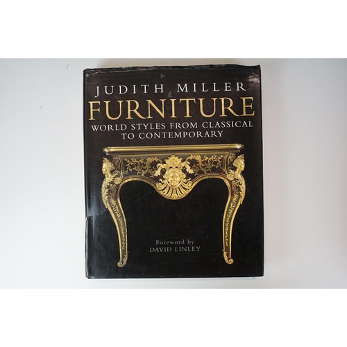 357 - A collection of Antique and collectable reference books and auction catalogs to include furniture, a... 