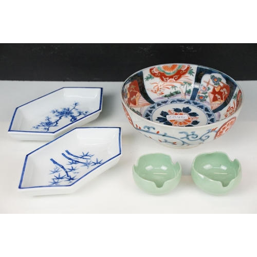 82 - Pair of small blue and white dishes with cherry blossom and bamboo decoration and blue border togeth... 