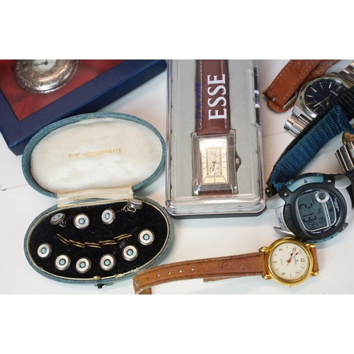 271 - A collection of ladies and Gents vintage and contemporary wristwatches to include Seiko, Rotary, Mon... 