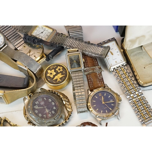 271 - A collection of ladies and Gents vintage and contemporary wristwatches to include Seiko, Rotary, Mon... 