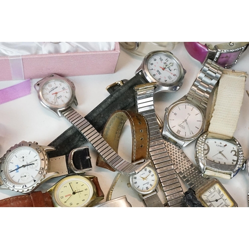 271 - A collection of ladies and Gents vintage and contemporary wristwatches to include Seiko, Rotary, Mon... 