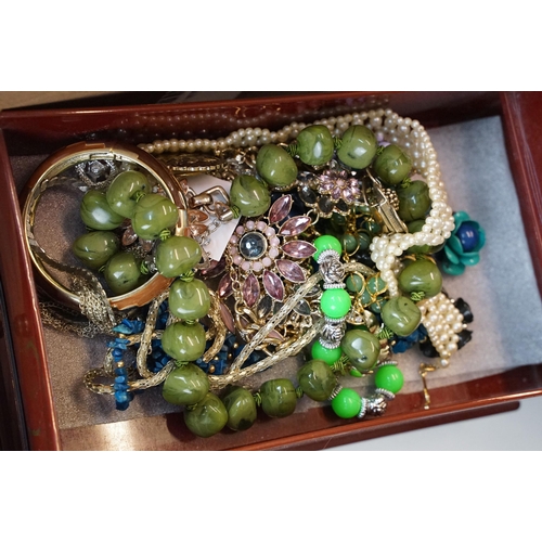 285 - A large collection of vintage and contemporary costume jewellery contained within jewellery boxes an... 