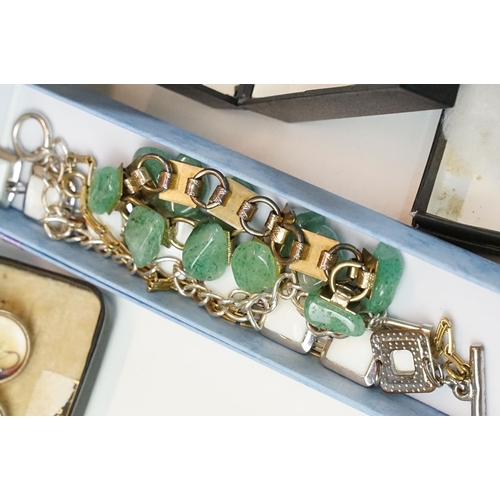 285 - A large collection of vintage and contemporary costume jewellery contained within jewellery boxes an... 