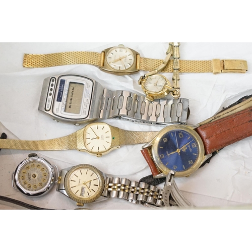 308 - A collection of watches and stopwatches to include a boxed Heuer stopwatch, two Lemania stopwatches,... 