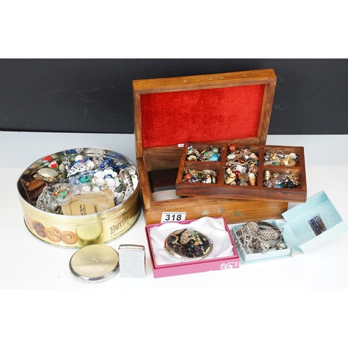 318 - A jewellery box and tin of mixed costume and fine jewellery to include silver examples and powder co... 