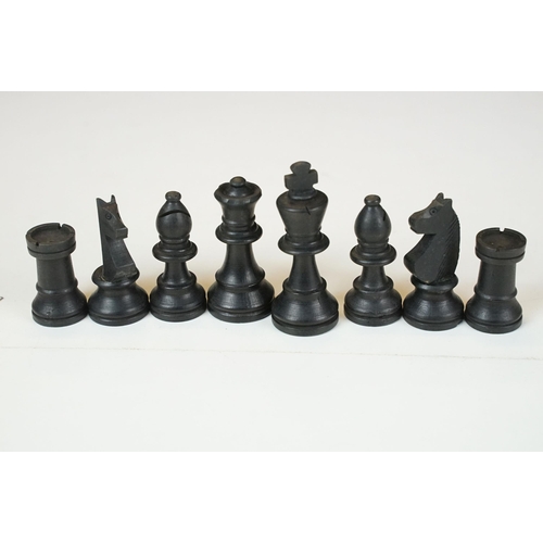 323 - A Staunton boxwood chess set within original wooden storage box.