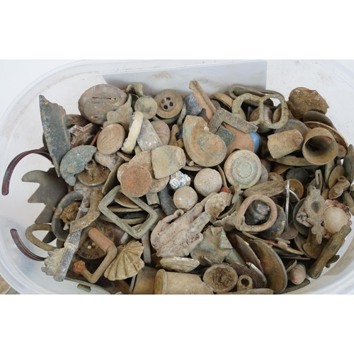 325 - A collection of mixed metal detecting finds to include lead figures, buttons, bullets, thimble...etc... 