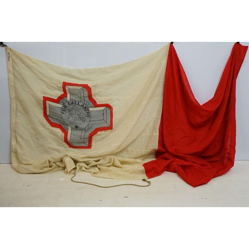 376 - Large fabric George Cross Maltese flag H 185cm W 280cm