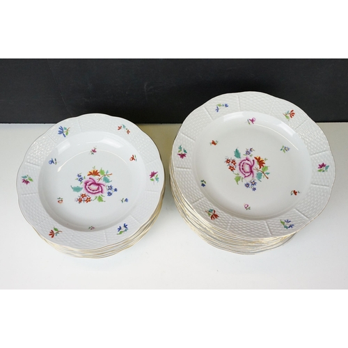 116 - Herend Hungary 'Nanking Bouquet' set of 13 plates, diameter 25.5cm, seven low soup bowls, diameter 2... 