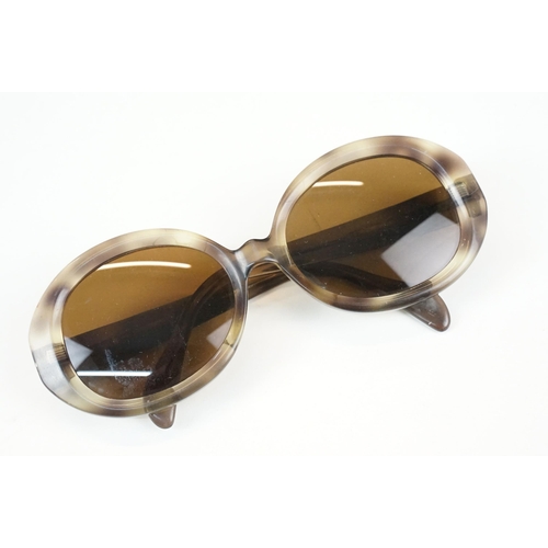 264 - Two pairs of vintage sunglasses to include Rayban and Metzler examples.