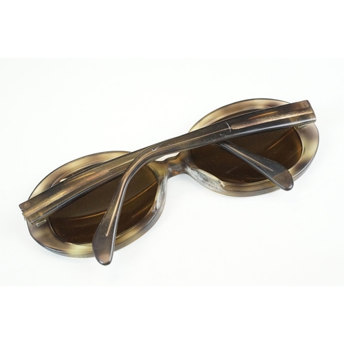 264 - Two pairs of vintage sunglasses to include Rayban and Metzler examples.