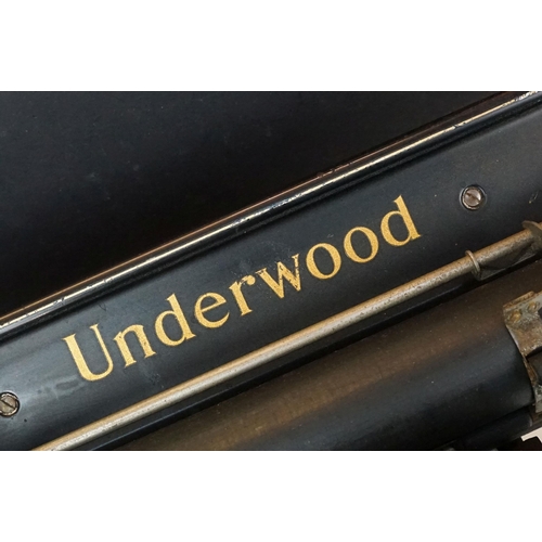 386 - A vintage early 20th centruy Underwood standard typewriter.