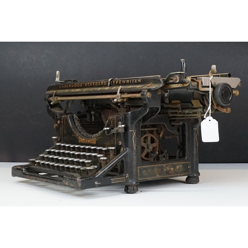 386 - A vintage early 20th centruy Underwood standard typewriter.