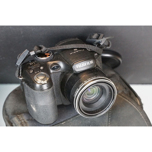 400 - Collection of cameras and related equipment to include Nikon F50, Olympus E-420, a zuiko digital 14-... 