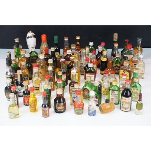 434 - Alcohol - collection of alcohol miniatures (1 box)