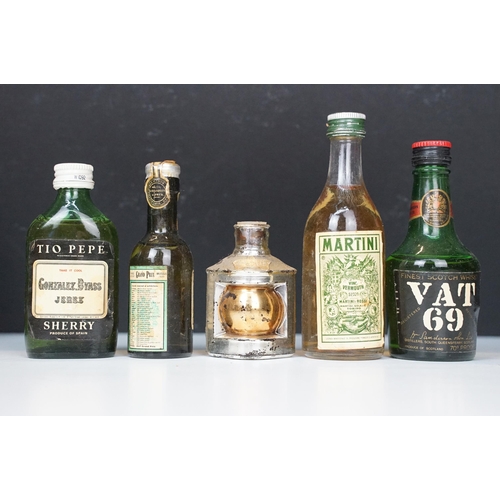 434 - Alcohol - collection of alcohol miniatures (1 box)