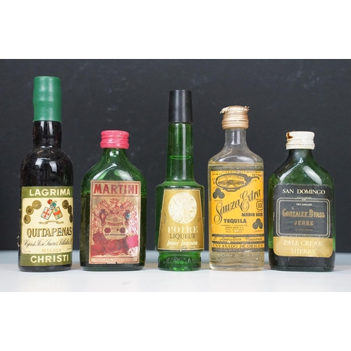 434 - Alcohol - collection of alcohol miniatures (1 box)