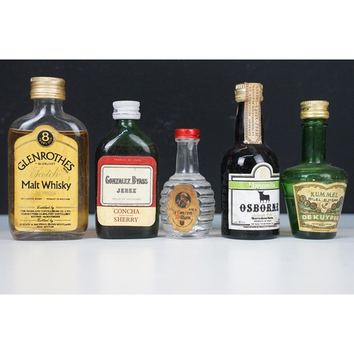 434 - Alcohol - collection of alcohol miniatures (1 box)