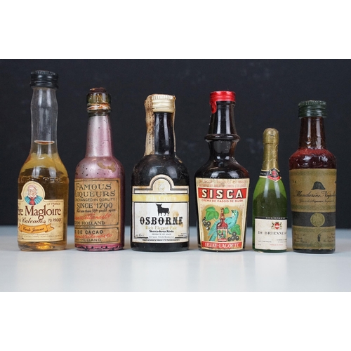 435 - Alcohol - Collection of alcohol miniatures and a Watney's Royal Celebration Ale, 1981 275ml (1 box)