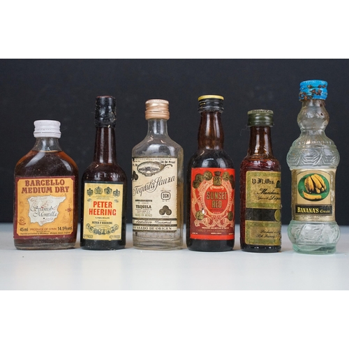 435 - Alcohol - Collection of alcohol miniatures and a Watney's Royal Celebration Ale, 1981 275ml (1 box)