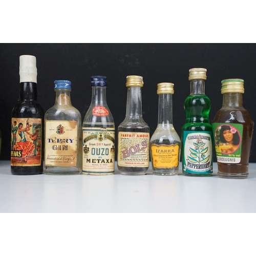 435 - Alcohol - Collection of alcohol miniatures and a Watney's Royal Celebration Ale, 1981 275ml (1 box)