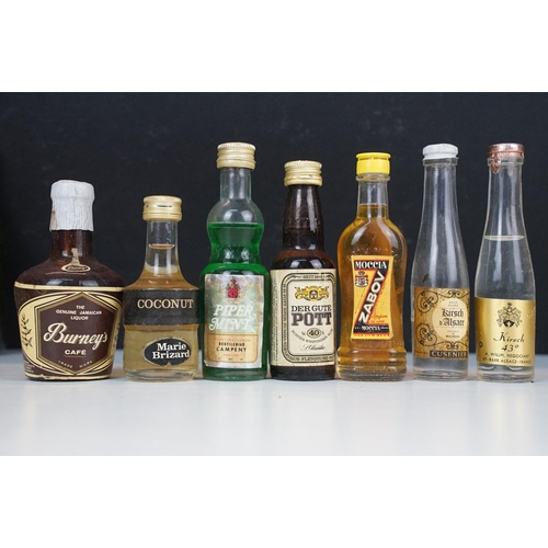 435 - Alcohol - Collection of alcohol miniatures and a Watney's Royal Celebration Ale, 1981 275ml (1 box)