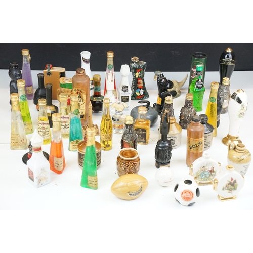 441 - Alcohol - Collection of alcohol miniatures (1 box)