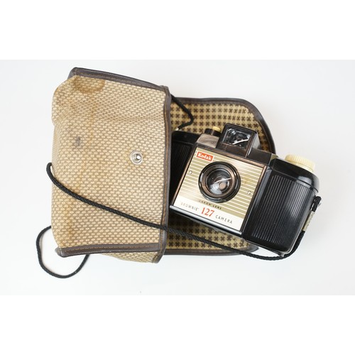 398 - Collection of cameras to include a folding Brownie 'Dakon' shutter, Canon AE-1, Comet film camera, l... 