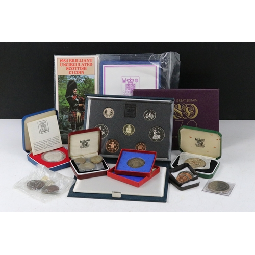 109 - A collection of mixed coins to include Royal Mint annual year sets, silver proof crown, silver proof... 