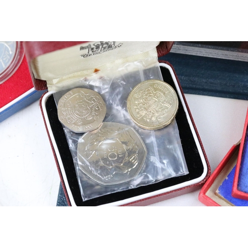 109 - A collection of mixed coins to include Royal Mint annual year sets, silver proof crown, silver proof... 