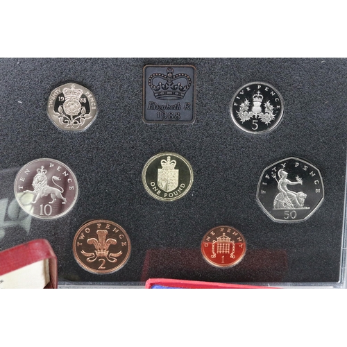 109 - A collection of mixed coins to include Royal Mint annual year sets, silver proof crown, silver proof... 