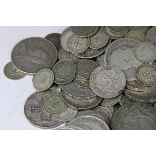 114 - A collection of British pre decimal pre 1920 and pre 1947 silver coins to include many Queen Victori... 