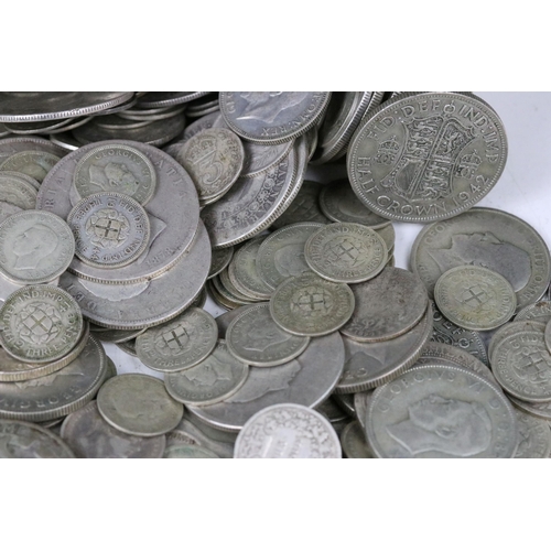 114 - A collection of British pre decimal pre 1920 and pre 1947 silver coins to include many Queen Victori... 