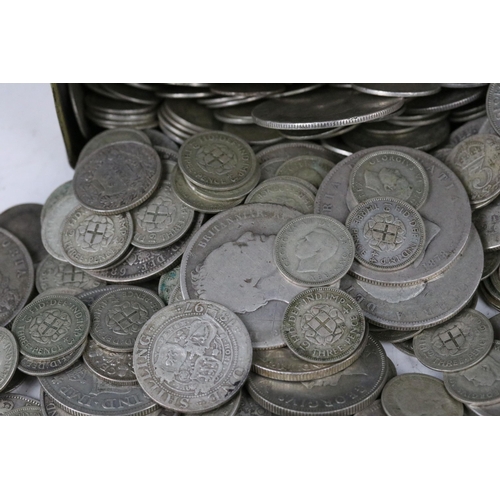 114 - A collection of British pre decimal pre 1920 and pre 1947 silver coins to include many Queen Victori... 