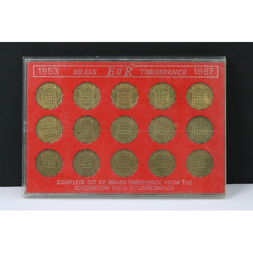 121 - A collection of coin sets to include Queen Elizabeth sixpences, Queen Elizabeth crowns, Queen Elizab... 