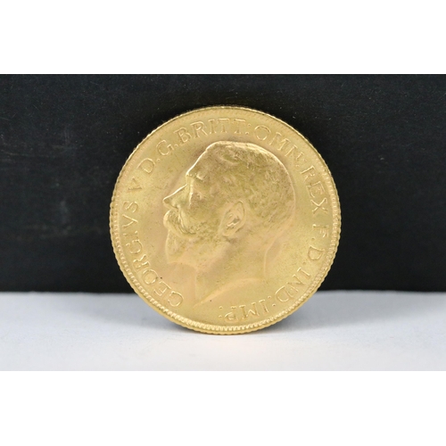 125 - A British King George V 1915 gold full sovereign coin